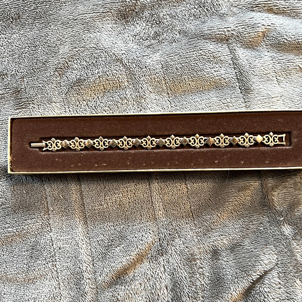 1971 vintage Avon precious pretenders bracelet
